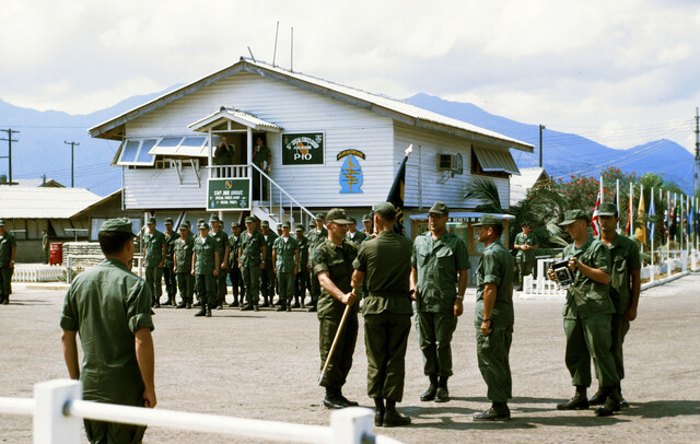 Change of command, feb 69